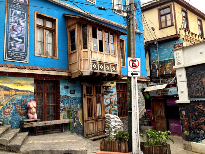 Valparaiso est une ville pleine de surprises et très colorée, remplie d'art de rue.